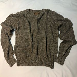 Vbn pull over sweater. Size medium.